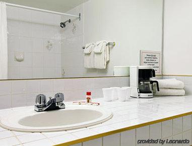 Super 8 By Wyndham Quesnel Bc Hotell Rom bilde